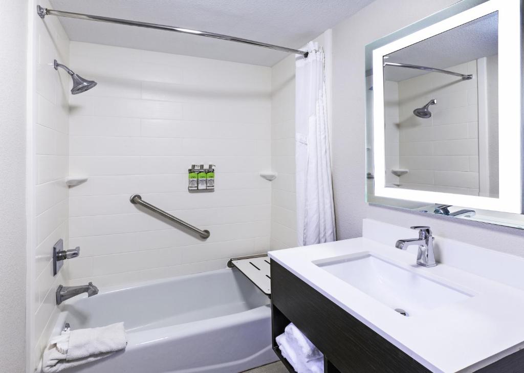 Room image 3